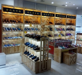重庆北京老布鞋店展示柜案例照片