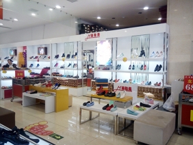 重庆西彭鞋店装修案例照片